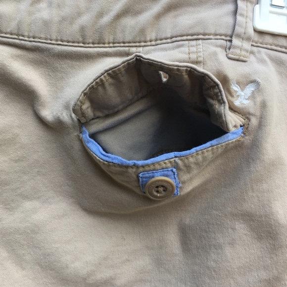 Pre-Loved American Eagle Khaki Shorts Size 8 - Picture 4 of 14